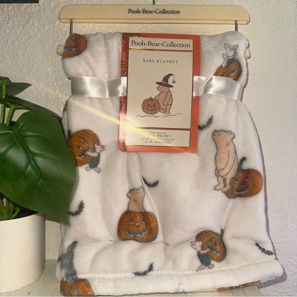 Disney Classic Winnie The Pooh Halloween Baby Blanket Eeyore Piglet New Pumpkin - Picture 2 of 11